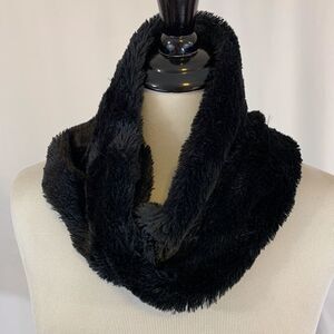 Rich Black Super Soft Faux Fur‎ Scarf